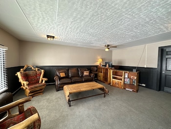 Pine Lodge,,2 star