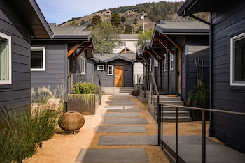 Surf Lodge,,2 star