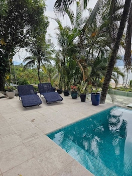 bahari suites