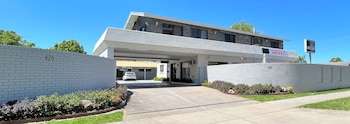albury garden court motel