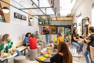Petit Hostel Palacio Real,,2 star