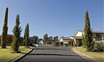hilltops retreat motor inn