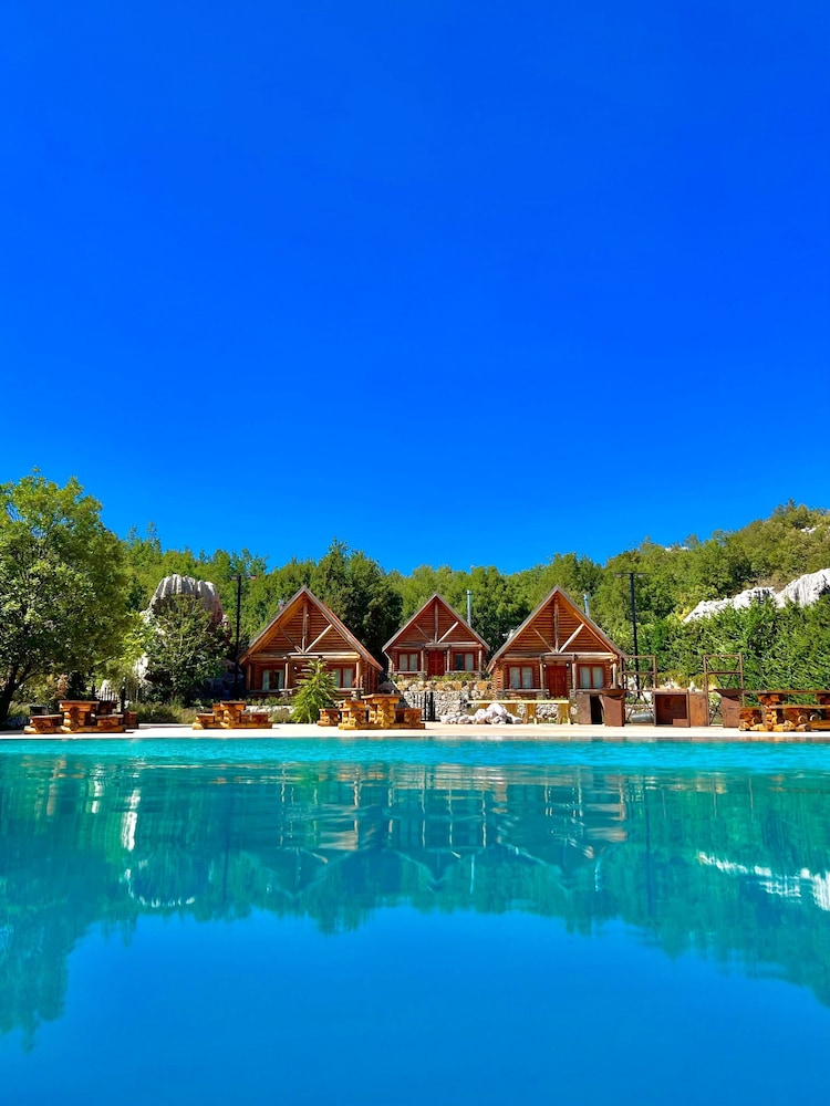 Wood Hills Hotel & Resort,,3 star