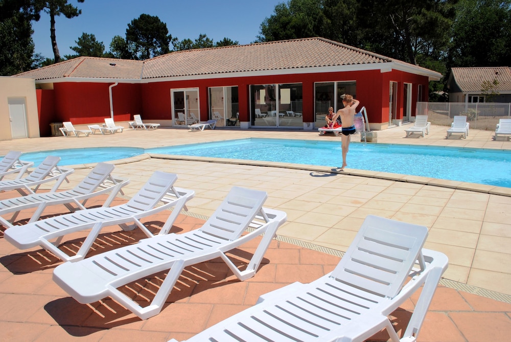 Nemea Les Rives De Saint Brice,Near Ares Beach,3 star