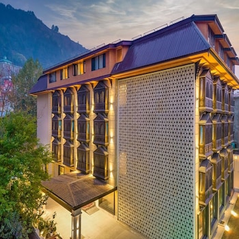 Hotel Snowland Srinagar,Dal Lake,4 star