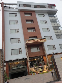 Hotel Suncity Palace,No. 2 Colony, Durga Sthan Road, Near Durga Mandir, Tiarpara, Katihar, Bihar 854105,3 star