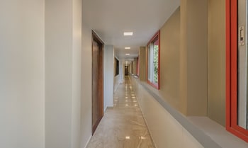 Treebo Atithi Inn Malad,105, 1St & 2Nd Floor, Above Hotel Aditi Fast Food & Restaurant, S.V. Road, Opp Malad Shopping Centre, Malad West, Mumbai, Maharashtra - 400064,3 star