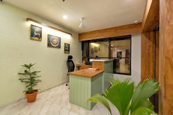 Hotel Royal 24,06Th Floor, Naroda Business Hub, Circle, Naroda - Dehgam Rd, Opp. Satva Green Party Plot, Near Ringroad, Hanspura, Naroda, Ahmedabad, Gujarat 382330,3 star