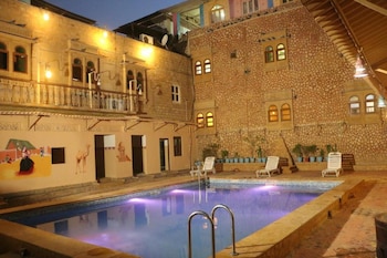 The Elite Castle,Manak Chowk,3 star