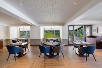 Lemon Tree Hotel, Sonmarg By The Riverside,Sonamarg Market,3 star