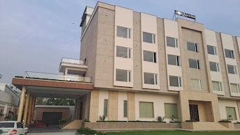 Four Leaf Hotel - Akosha,Near Kashi Vishwanath Temple,3 star