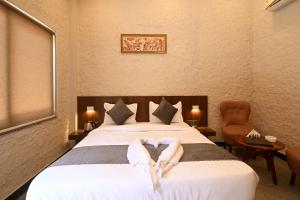 Hotel Navtara, Jaipur,Karni Vihar,3 star