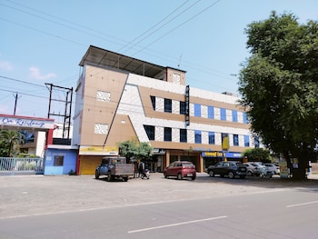 Hotel Om,Itarsi Rd,3 star