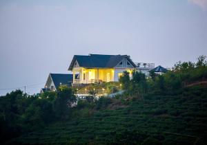 White Stone Vagamon Private Cottage By VOYE HOMES,Kolahalamedu,3 star