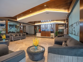 Grand One Tower, Thousand Lights,2 star