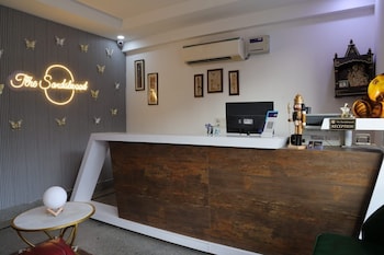 Sandalwood Hotel | Sec-38, Near Medanta Medicity,Sector 38,3 star