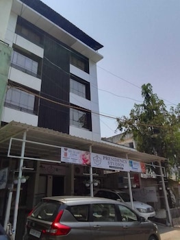 Presidency Studios,,3 star