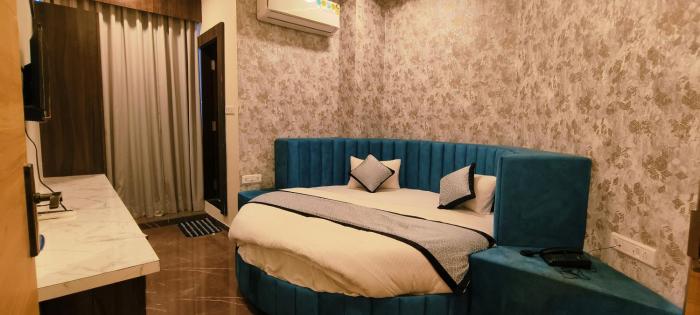 Hotel Krish Villa,,4 star