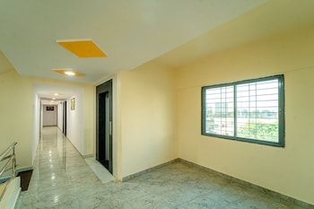 Itsy Hotels Anand Executive, Near Amanora,Hadapsar,3 star