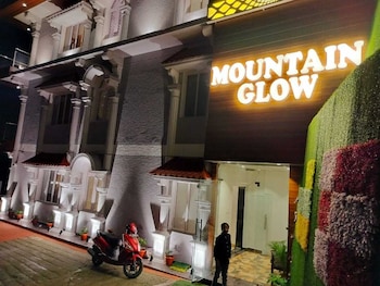 Hotel Nuri's Mountain Glow,Mall Rd,4 star