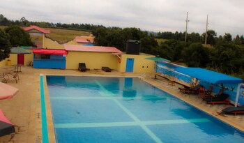 Peak Leaders Hotel,Ndaragwa>>Aberdare National Park,3 star