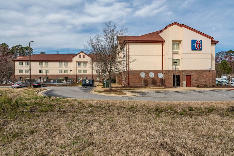 Motel 6 Rocky Mount, Nc,Raleigh>>Dortches,2 star