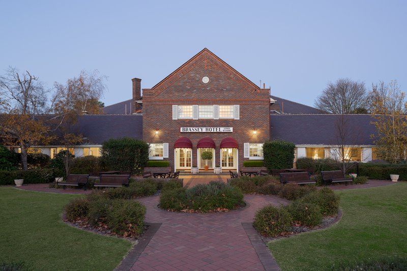Brassey Hotel,In Barton (Capital Hill),4 star