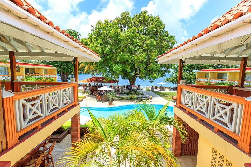 Sunset Shores Beach Hotel,Bequia Island>>Arnos Vale,3 star