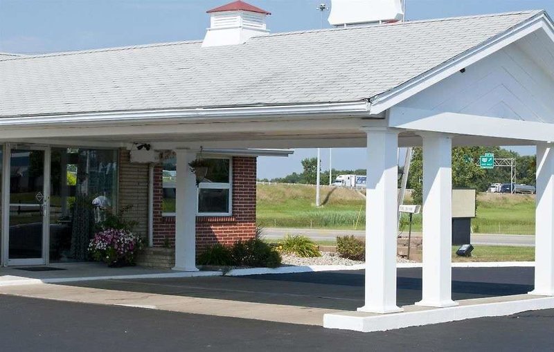 Days Inn By Wyndham Wauseon,Near Fulton County Fairgrounds,3 star