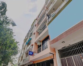 Star Light Inn,New Delhi>>Delhi,2 star