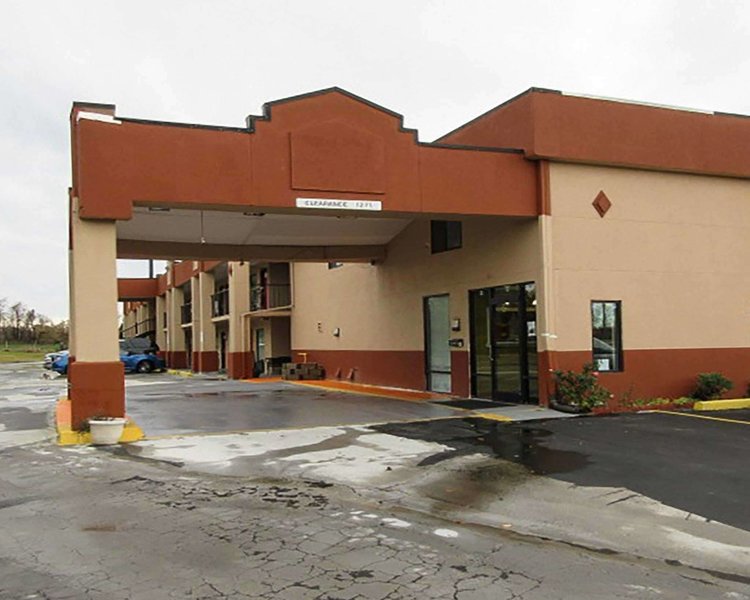 Oyo Hotel Brownsville Tn I-40,Near West Tennessee Delta Heritage Center,2 star