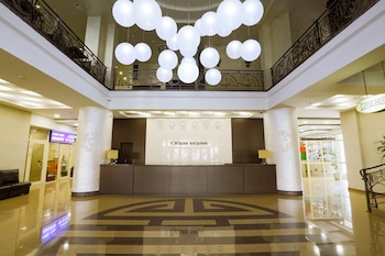 Sagaan Morin,Near Lenin Head,4 star