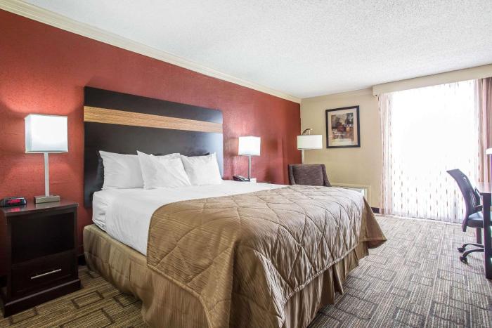 clarion hotel fort mill near amusement park
