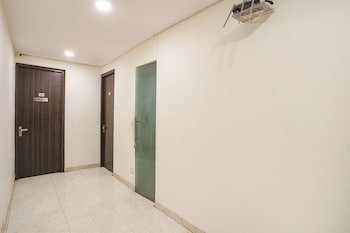 Via Royal Galaxy I,New Delhi>>Delhi,3 star