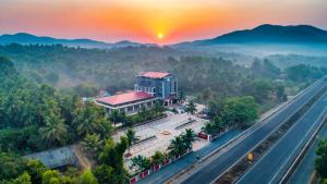 Hotel Aaradhya Adorer,,4 star