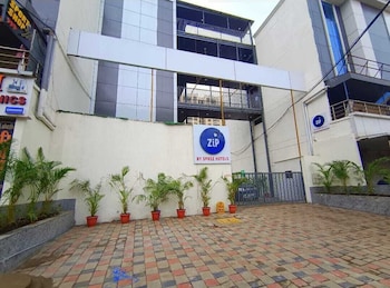 Zip By Spree Hotels Bhopal,Hoshangabad Road,3 star