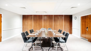 Holiday Inn London - Luton Airport By Ihg,Luton>>London,3 star