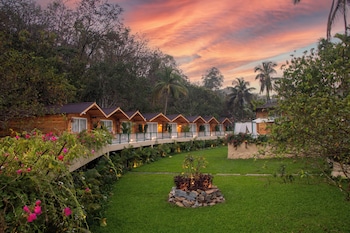 stone wood premier dandeli