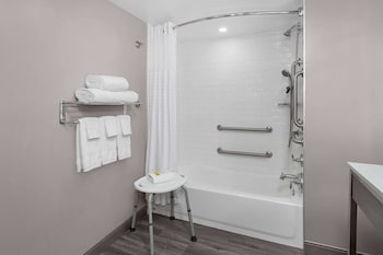 Days Inn By Wyndham Baltimore Northwest,Brinkleigh>>Baltimore,1.5 star