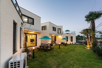 Donnaeko Private Pool Villa,South Korea>>Seogwipo,2 star