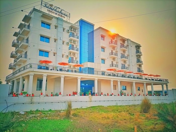 Sambhabana Hotel & Suites