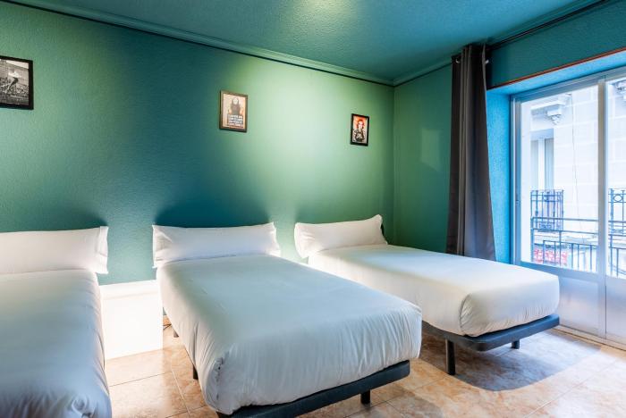ideal hostel madrid