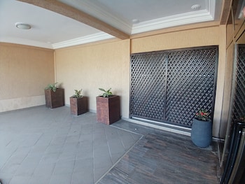 Relax Court Hotel,Ghana>>Accra,3 star