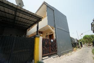 Oyo 93300 Homestay Puri Anggrek Syariah,Indonesia>>Sidoarjo,2 star