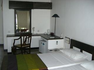 Earl's Reef Hotel,Near Golden Mile Beach,4 star