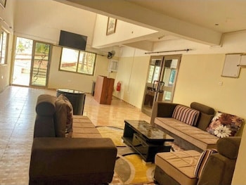Neptune,Ghana>>Akropong,2.5 star
