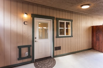 The Yellowstone Hideaway Unit C,United States Of America>>West Yellowstone,0 star