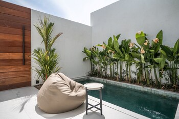 oasis modern villa by breig