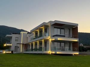 balance accommodation