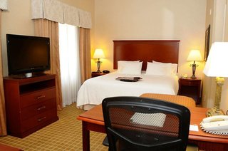 hampton inn and suites redding
